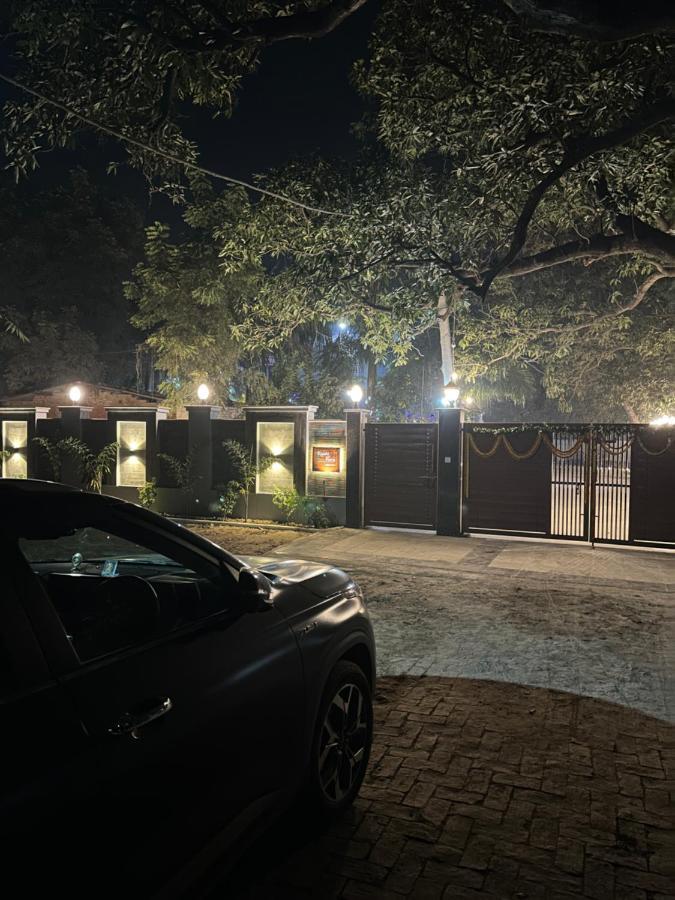 Kaashi Flora Villa Varanasi Exterior foto